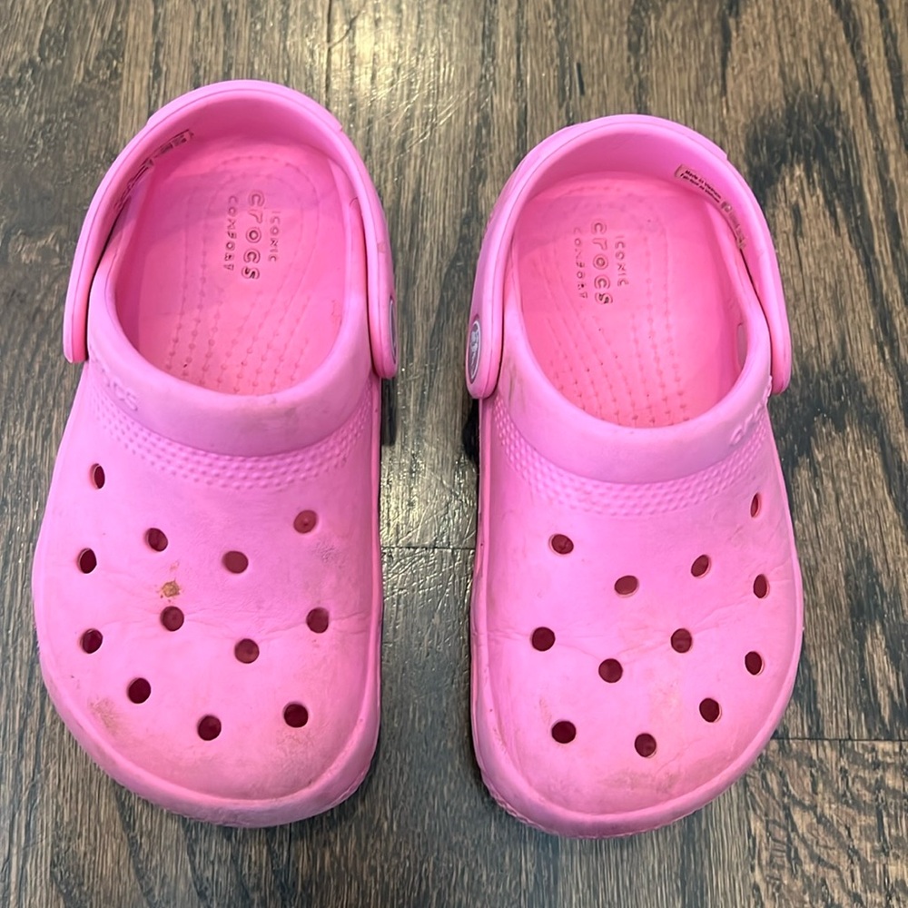 👗Pink size 9 kids crocs